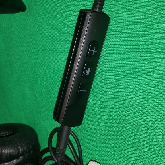 Mpow Single Sided USB Headset with Microphone and case - Picture 4 of 5